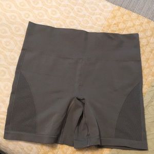 NWOT Lululemon 6 Inch Sculpt Short